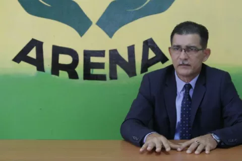 Arena denuncia presión de algunas unidades policiales que solicitan dinero a extranjeros indocumentados 
