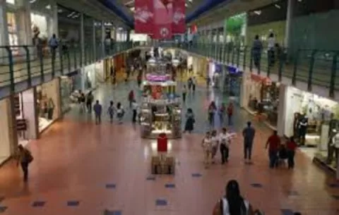 Centros comerciales cifran sus pérdidas en $8 mil millones y ponen sus esperanzas en la nueva reapertura