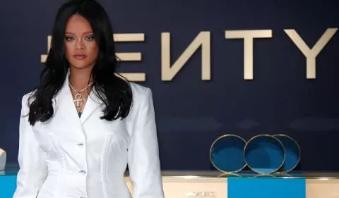 Rihanna suspende operaciones de Fenty en París debido a la pandemia