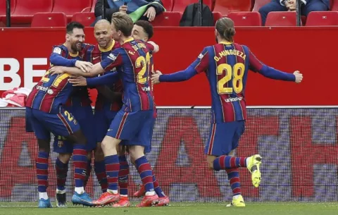 Triunfo ante el Sevilla revive todas las aspiraciones del Barcelona 