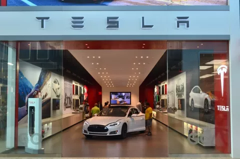 Tesla invierte 500 millones de dólares en  bitcoin