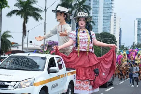 Domitila y Tiburcio: las caras del Carnaval capitalino
