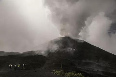 Volcán Pacaya en Guatemala incrementa su actividad en las últimas horas