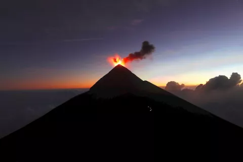 ¡Alerta! Declaran en erupción el volcán de Fuego en Guatemala