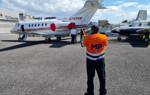 Expediente completo de aeronave del expresidente Ricardo Martinelli, retenida en Guatemala, debe presentarse este 4 de marzo