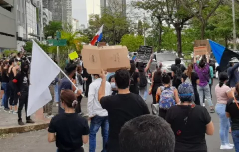 #NiñasNoMadres, la protesta virtual con que panameñas reclaman justicia para menores en albergues
