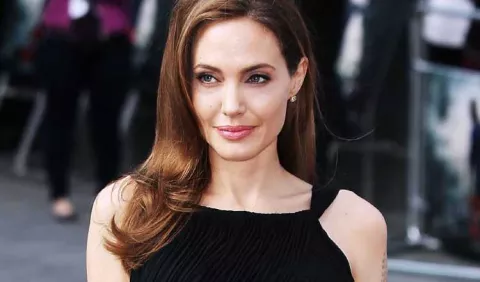 ¿Por qué Angelina Jolie vendió una pintura de Winston Churchill que le regaló Brad Pitt?