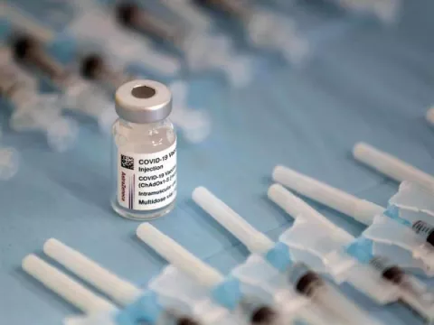 La OMS recomienda seguir vacunando contra la covid-19 con AstraZeneca