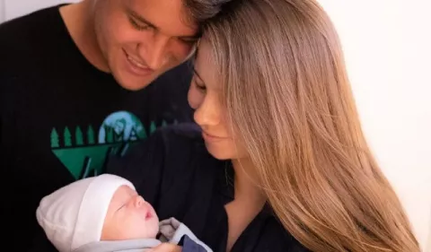 Bindi Irwin, hija del 'Cazador de cocodrilos', y su esposo se convirtieron en padres