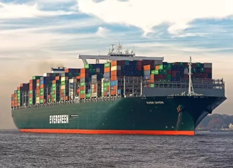Panamá investiga accidente de buque con bandera panameña en el Canal de Suez