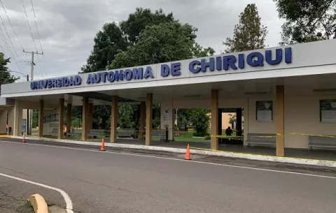 La Unachi gestiona que la enseñanza tradicional se rija bajo parámetros modernos de la educación superior