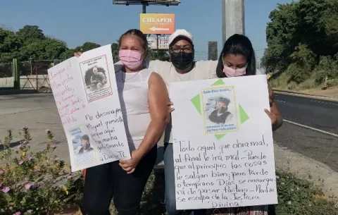 Familiares y amigos de agente del Senan desaparecido realizan vigilia en Chitré