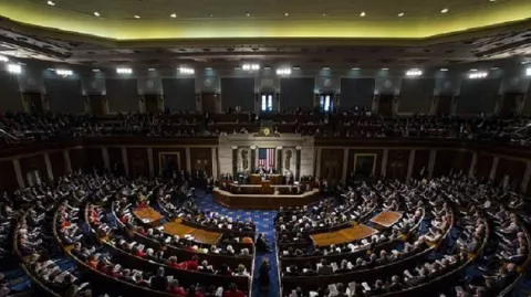 Congreso estadounidenses avala rescate fiscal para contener la crisis de la pandemia