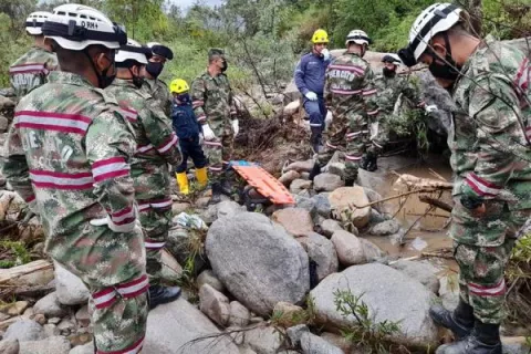 Cónsul de Panamá en Bogotá muere al ser arrastrado su vehículo por un río