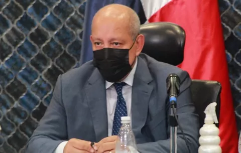 Diputado Crispiano Adames: 'Yo no quiero la vacuna de AstraZeneca'