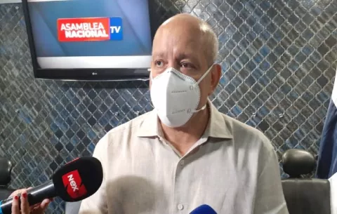 Crispiano Adames asegura que el proyecto de Ley 525 busca igualdad de conocimientos para los estudiantes de medicina