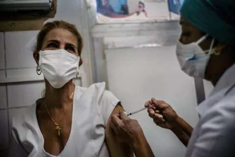 Cuba administra masivamente en La Habana su vacuna en fase III de pruebas
