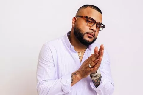 Dímelo Flow advierte que en Instagram se está haciendo pasar por él