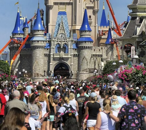 Disneyland reabrirá sus puertas el 30 de abril con aforo limitado