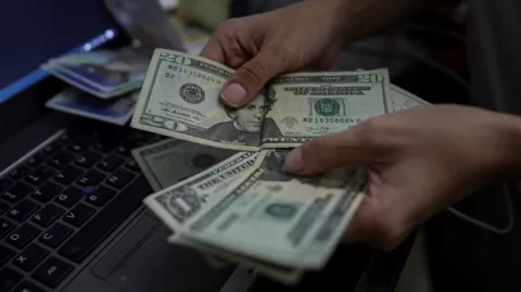 Ecuador insiste con la ley de dolarización