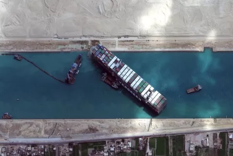 El timón y las hélices de Ever Given ya están liberados, dice firma del Canal de Suez