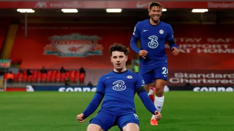 Chelsea hunde cada vez más al Liverpool