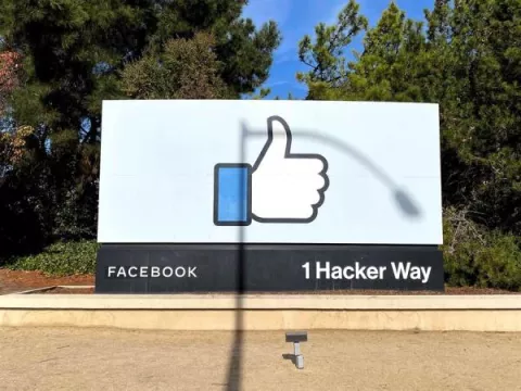 ¿Deben Google y Facebook pagar a los medios por las noticias?