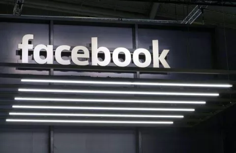 Activistas y políticos de Estados Unidos piden a Facebook más moderación en español