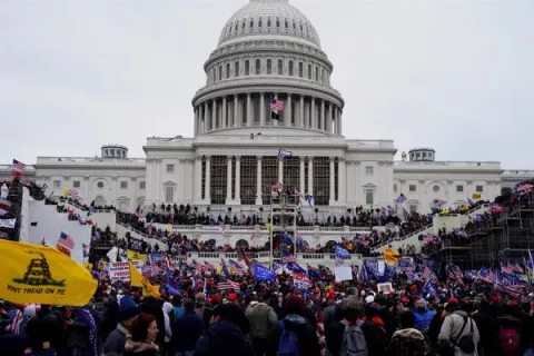 FBI descubre contacto entre asaltantes al Capitolio y persona cercana a Donald Trump