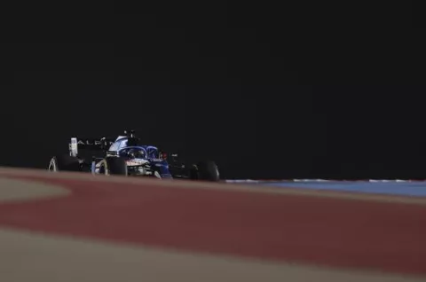 Fernando Alonso se retira en la vuelta 34 por un problema en los frenos