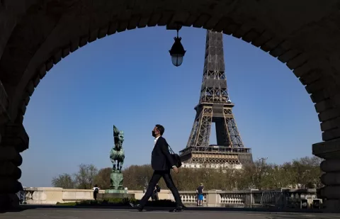 Emmanuel Macron confina toda Francia ante el avance descontrolado de la pandemia 