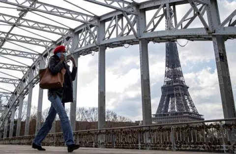 París y un tercio de Francia afrontan su tercer confinamiento en un año a causa de la covid-19
