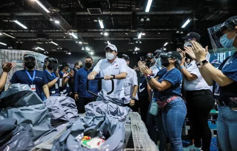 José Gabriel Carrizo y el Gobierno se van de rumba en el primer año de Panamá Solidario, ¿y las medidas?