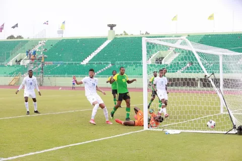 Panamá sufre ante Dominica, pero gana su segundo partido en las eliminatoria de la Concacaf