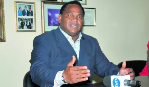 Alcalde Héctor Valdés Carrasquilla permite parrillada en área residencial de San Antonio afectando a habitantes enfermos del lugar