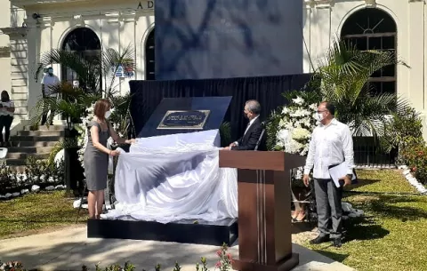 Minsa rinde homenaje a personal médico caído en pandemia y sembrará guayacanes para recordarlos