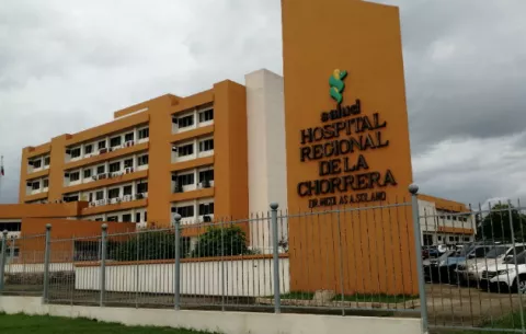 Plaga de palomas pone en riesgo salubridad en el Hospital Nicolás A. Solano de La Chorrera 