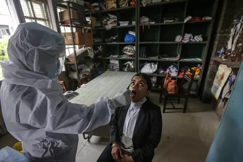 India detecta una 'variante doble mutante' de covid-19 en plena segunda ola del país