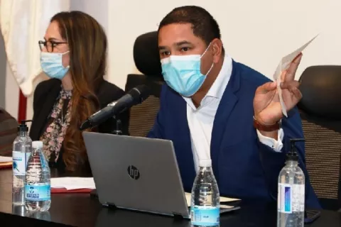 Diputados analizan proyecto de ley que regula intereses de préstamos bancarios