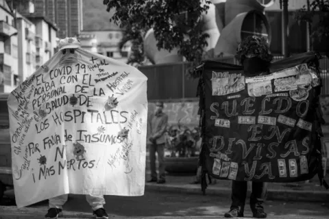 Los intereses financieros, la educación y la seguridad social