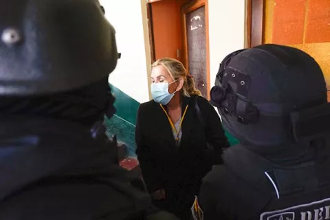 Expresidenta interina de Bolivia declara ante la Fiscalía de La Paz por supuesto golpe de Estado