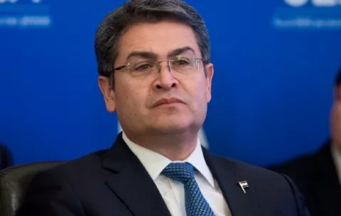 Estados Unidos asegura que el presidente de Honduras colaboró con supuesto narco