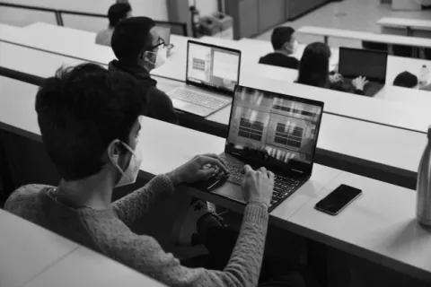 Retos de la juventud panameña: futuro e incertidumbre