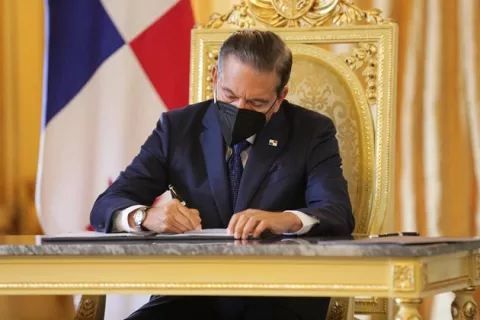 Presidente Laurentino Cortizo sanciona Ley que crea el Sistema de Telesalud en Panamá