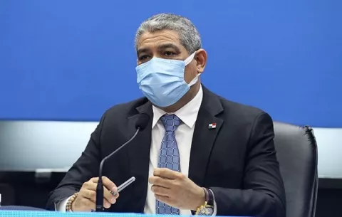 Ministro Luis Sucre: 'No vamos a ver un efecto real de la vacuna hasta después de julio  o agosto'