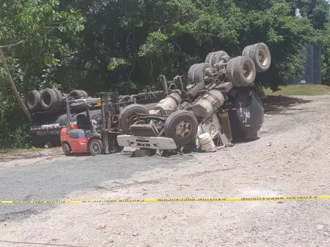 Muere conductor de equipo pesado en accidente ocurrido en Buena Vista, Colón 