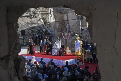 El papa Francisco invitó a no caer en la venganza en su misa multitudinaria en Erbil