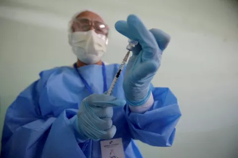 Quinto lote de vacunas contra la covid-19 de Pfizer llega a Panamá este miércoles