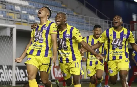 Plaza Amador no pudo ponerle fin al invicto de Universitario