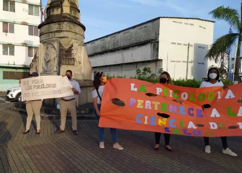Psicólogos protestaron en Colón, exigen ser incluidos en anteproyecto de ley sobre salud mental  